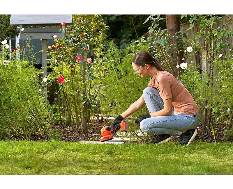 Krūmu un zāles šķēres BLACK+DECKER 3,6 V akumulatora, bez akumulatora un lādētāja BCSS18B-XJ