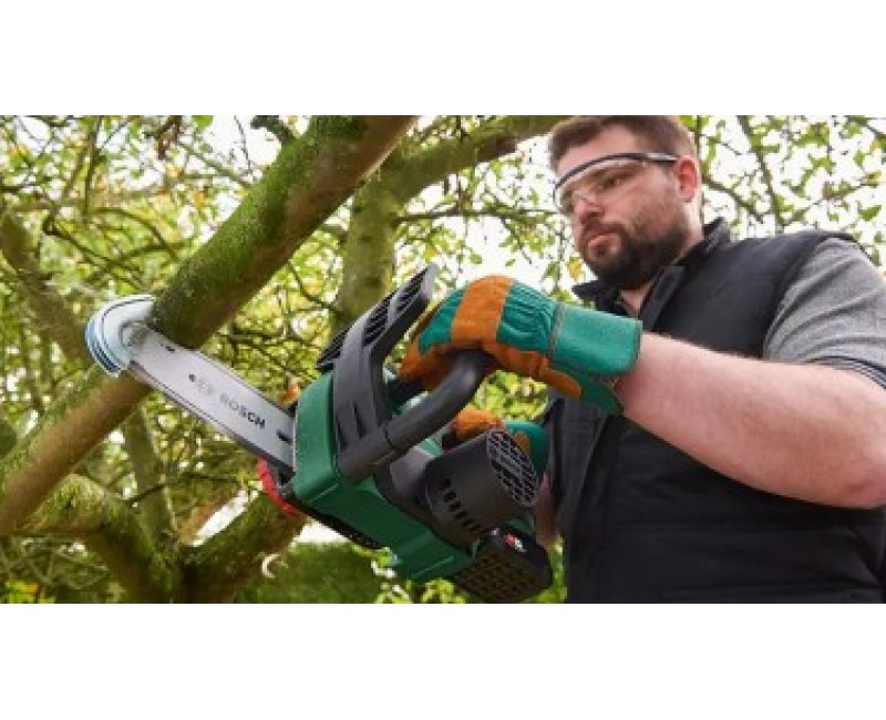 BOSCH motorinis pjūklas 18 V, 20 cm, 1 x 2,5 Ah akum., kroviklis 06008B8000