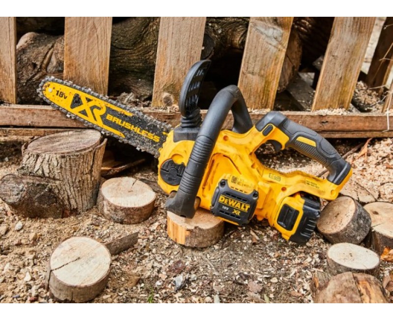 Motorzāģis DeWALT 18 V akumulatora 30 cm, 1 x 5,0 Ah XR akumulators, DCM565P1 lādētājs