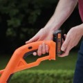 Trimmeris BLACK+DECKER 18 V akumulatora ar auklu, 25 cm pļaušanas platums, 1 x 1,5 Ah akumulators, lādētājs ST1823-QW