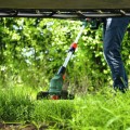 Аккумуляторный триммер Bosch 18 В, ширина скашивания 26 см, 1 литий-ионный аккумулятор 2,0 Ач, зарядное устройство 06008C1F00