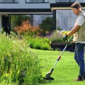 Аккумуляторный триммер Bosch 18 В, ширина скашивания 26 см, 1 литий-ионный аккумулятор 2,0 Ач, зарядное устройство 06008C1F00