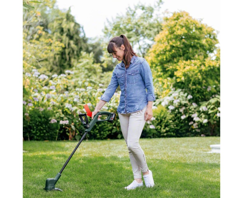 Bosch trimeris 18 V akumuliatorinis su valą, 26 cm pjovimo plotis, 2 x 2,0 Ah akumuliatoriai, įkroviklis 06008C1C05