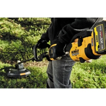 Аккумуляторный триммер DeWALT 54 В, 1 аккумулятор FLEXVOLT 9,0 Ач, зарядное устройство DCMAS5713X1.