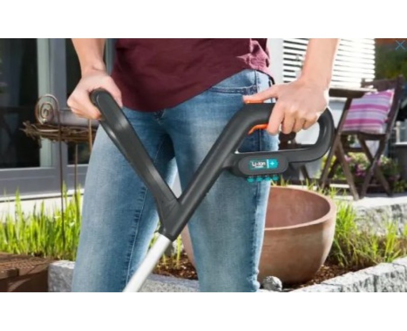 Trimmeris Gardena 14,4 V akumulatora SmallCut Li-23R, pļaušanas platums 23 cm, integrēts akumulators, lādētājs 9822-20