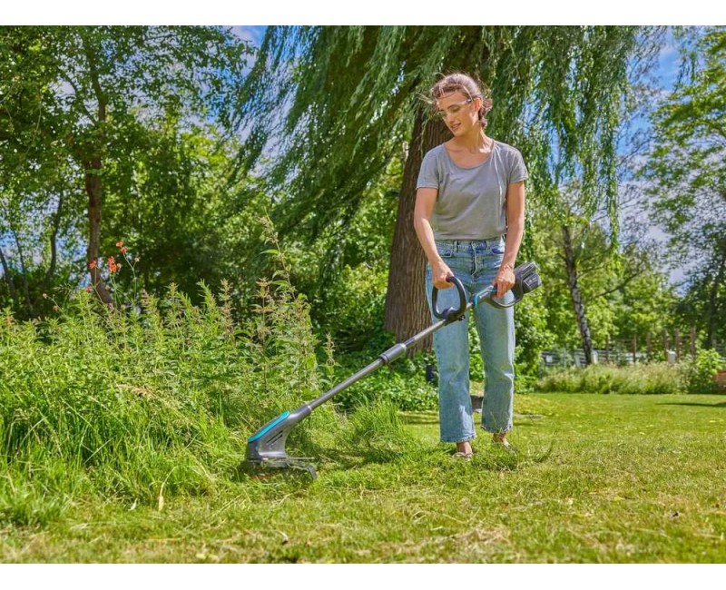 Аккумуляторный триммер Gardena PowerTrim 30 18 В, ширина скашивания 30 см, 1 аккумулятор 4,0 Ач, зарядное устройство 14703-20