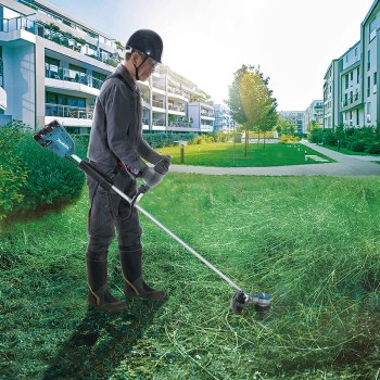 Trimmeris Makita 18 V akumulatora krūmgriezis, 35 cm pļaušanas platums, 2 x 5,0 Ah akumulatori, lādētājs DUR368APT2