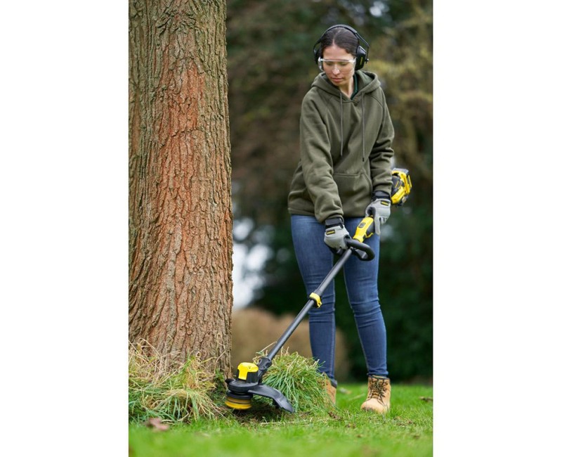 Trimmeris Stanley 18 V akumulatora ar auklu, 33 cm pļaušanas platums, bez akumulatora un lādētāja SFMCSTB933B-XJ