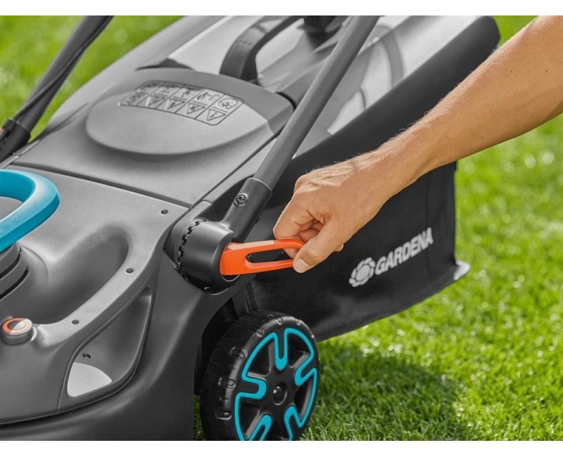 Zāles pļāvējs Gardena 18 V PowerMax 37/36V P4A, pļaušanas platums 37 cm, 2 x 4,0 Ah akumulatori, lādētājs 14638-20