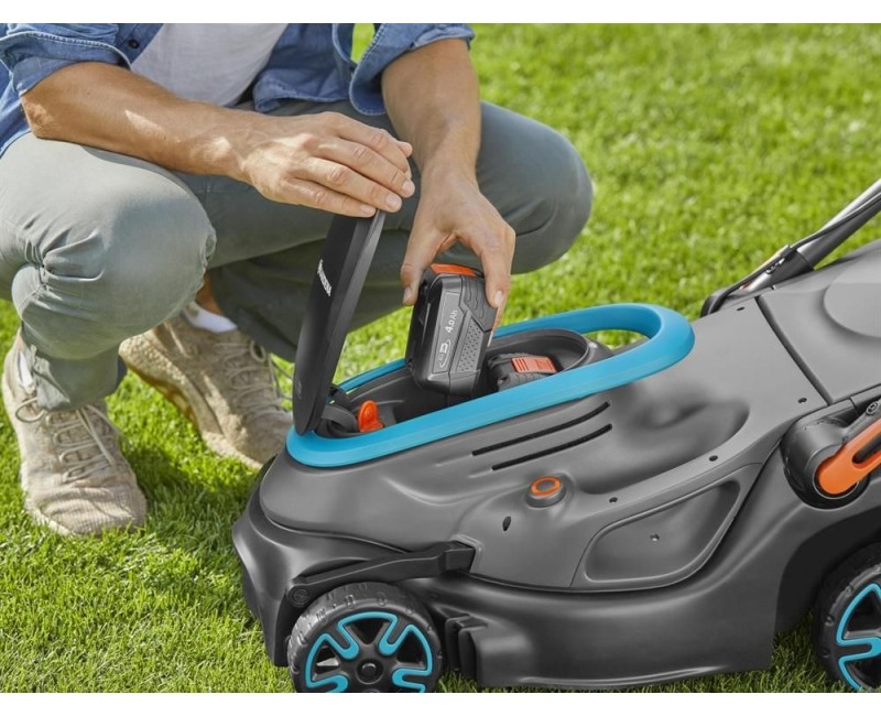 Zāles pļāvējs Gardena 18 V PowerMax 37/36V P4A, pļaušanas platums 37 cm, 2 x 4,0 Ah akumulatori, lādētājs 14638-20
