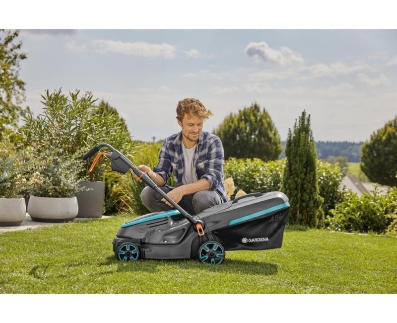 Zāles pļāvējs Gardena 18 V PowerMax 37/36V P4A, pļaušanas platums 37 cm, 2 x 4,0 Ah akumulatori, lādētājs 14638-20