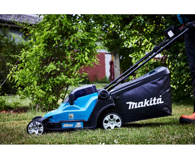 Svajakone Makita 18 V akumuliatorinis vejos pjovimo traktoriukas 43 cm pjovimo plotis be akumuliatoriaus ir įkroviklio DLM432Z