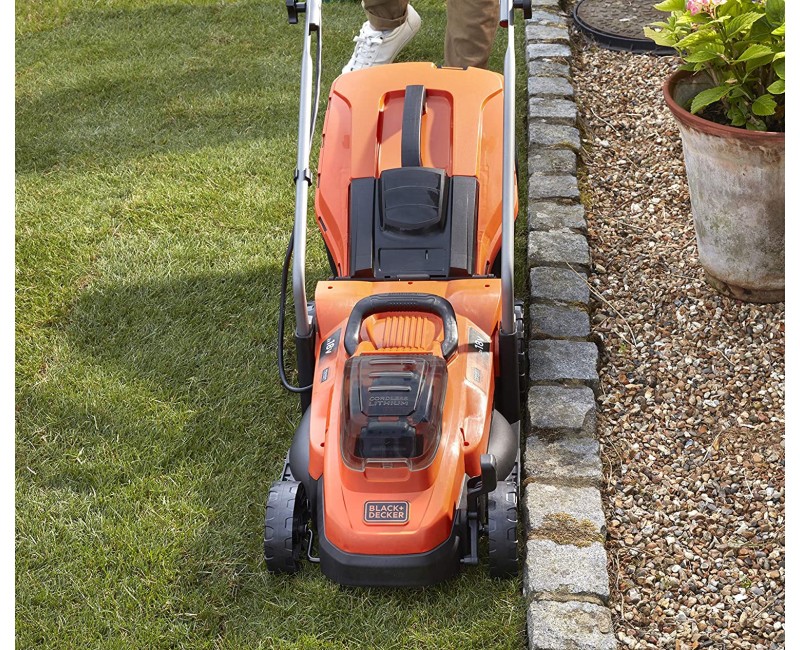 ГазонокосилкаBLACK+DECKER 18 В, ширина скашивания 33 см, 2 аккумулятора 2,5 Ач, зарядка BCMW3318L2-QW