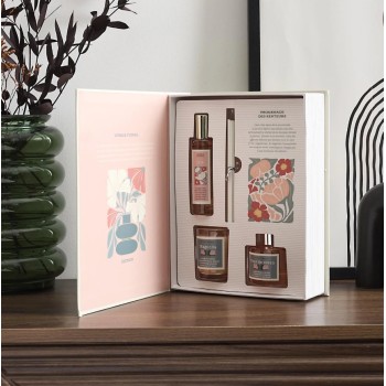 Dāvanu komplekts “Voyage Floral – FLOWERS” Aromātiskais sprejs + difuzors + svece BO0182
