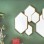 Spogulis Dekoratīvais sienas “Hexagon Gold” ar zelta metāla rāmi, 57 × 35 cm HD4392