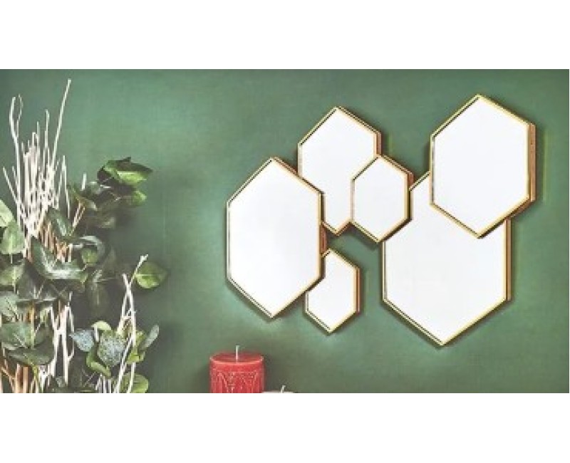 Spogulis Dekoratīvais sienas “Hexagon Gold” ar zelta metāla rāmi, 57 × 35 cm